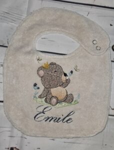 Bavoir beige éponge brodée