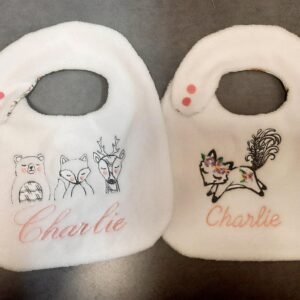 Bavoir brodé personnalisé Charlie