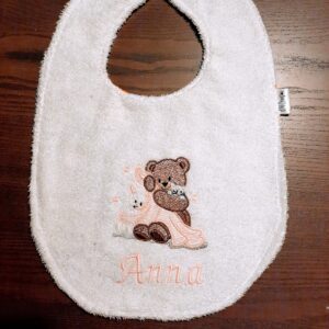 Bavoir brodé personnalisé ourson couverture Anna