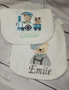 Bavoirs éponge brodés personnalisés assortis