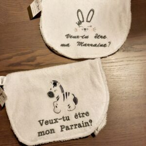 Bavoir brodé personnalisé demande parrain marraine