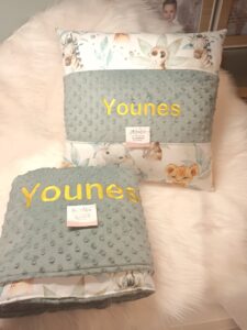Couverture bébé en minkee et coton, douce et enveloppante dès la naissance Couverture bébé fait main, côté minkee tout doux et tissu coton Couverture bébé personnalisée avec prénom, idéale pour le sommeil et les balades Couverture bébé artisanale, chaude et confortable pour les siestes