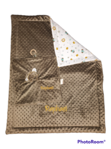 Couverture bébé en minkee et coton, douce et enveloppante dès la naissance Couverture bébé fait main, côté minkee tout doux et tissu coton Couverture bébé personnalisée avec prénom, idéale pour le sommeil et les balades Couverture bébé artisanale, chaude et confortable pour les siestes