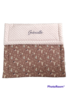 Couverture bébé en minkee et coton, douce et enveloppante dès la naissance Couverture bébé fait main, côté minkee tout doux et tissu coton Couverture bébé personnalisée avec prénom, idéale pour le sommeil et les balades Couverture bébé artisanale, chaude et confortable pour les siestes