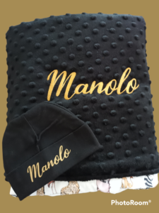 Couverture bébé en minkee et coton, douce et enveloppante dès la naissance Couverture bébé fait main, côté minkee tout doux et tissu coton Couverture bébé personnalisée avec prénom, idéale pour le sommeil et les balades Couverture bébé artisanale, chaude et confortable pour les siestes