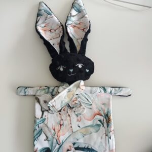 Doudou carré fait main en coton et tissu doux, compagnon câlin pour bébé Doudou carré bébé, doux et rassurant, idéal dès la naissance Doudou carré artisanal pour bébé, facile à attraper et câliner