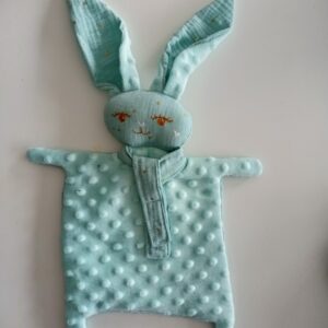 Doudou carré fait main en coton et tissu doux, compagnon câlin pour bébé Doudou carré bébé, doux et rassurant, idéal dès la naissance Doudou carré artisanal pour bébé, facile à attraper et câliner