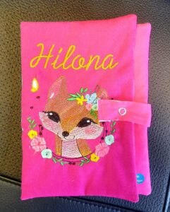 Protège-carnet de santé bébé en tissu, avec fermeture à pression Protège-carnet de santé bébé à nouer, fait main et résistant Protège-carnet de santé bébé personnalisé avec broderie Protège-carnet de santé bébé assorti aux accessoires, confection artisanale